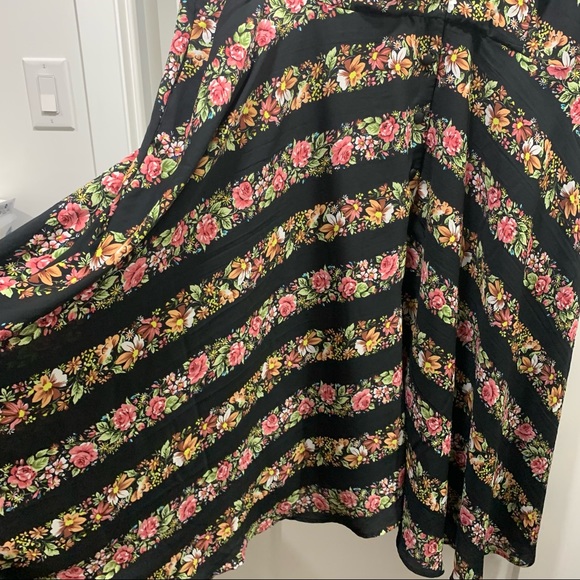 Unique Vintage Floral Dress - Picture 2 of 9